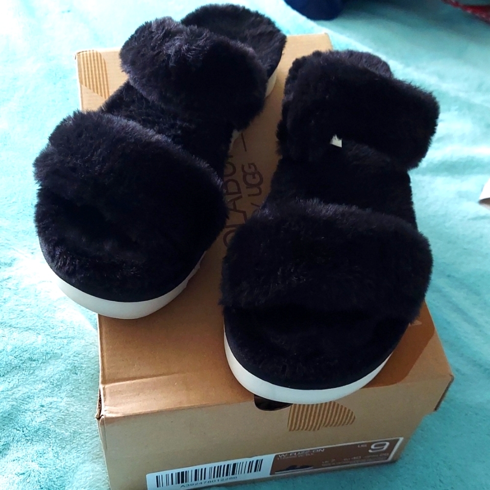 Koolaburra by Ugg Fuzzy Sandals